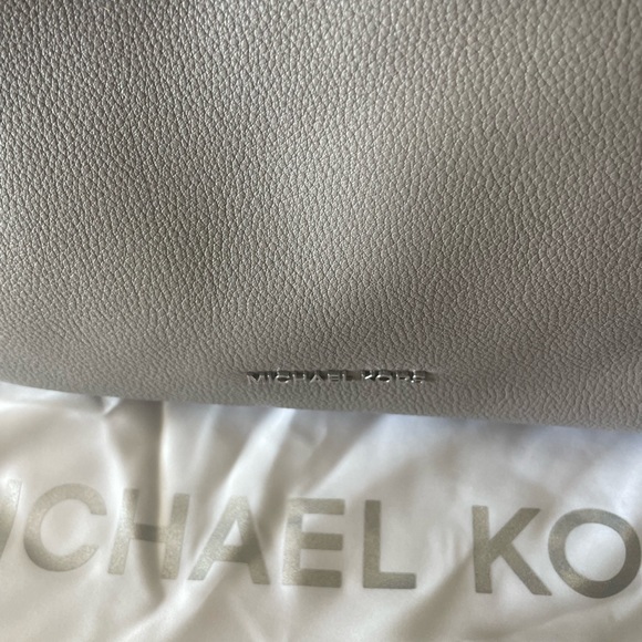 SOLD-🖤MICHAEL Michael Kors Raven Large Shoulder Bag - Picture 6 of 15